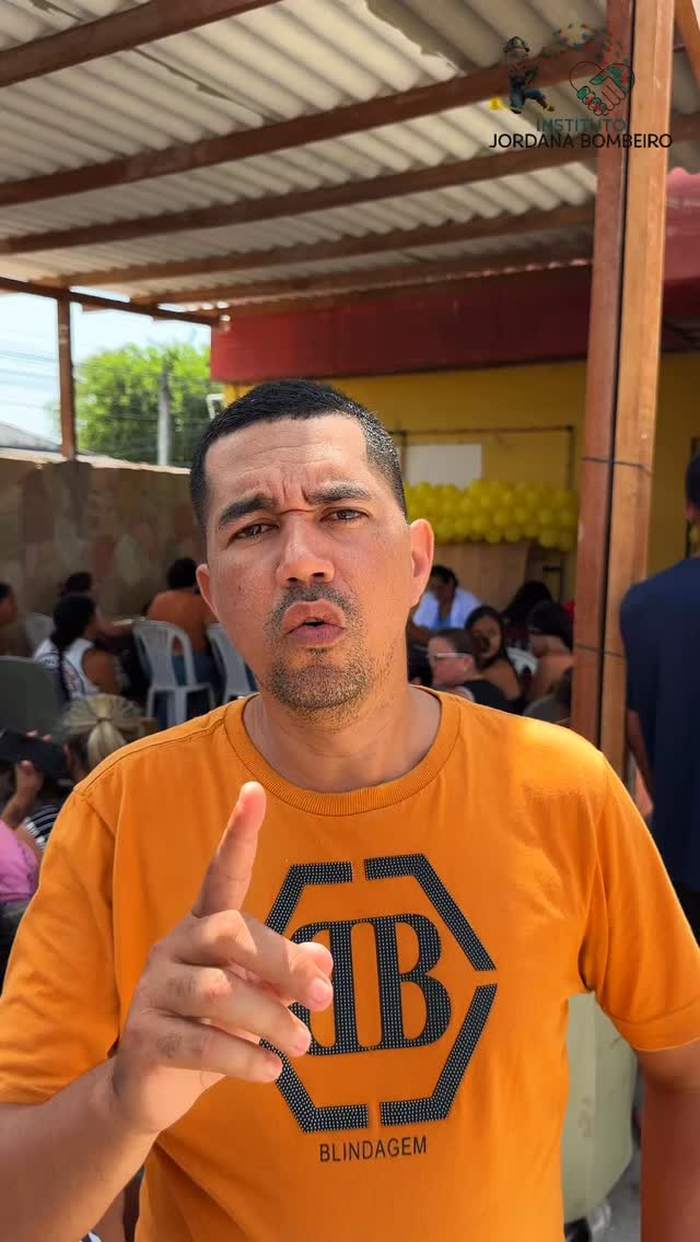 Rita, mãe de quatro crianças com TEA, no Instituto Jordana Bombeiro em Paulista-PE